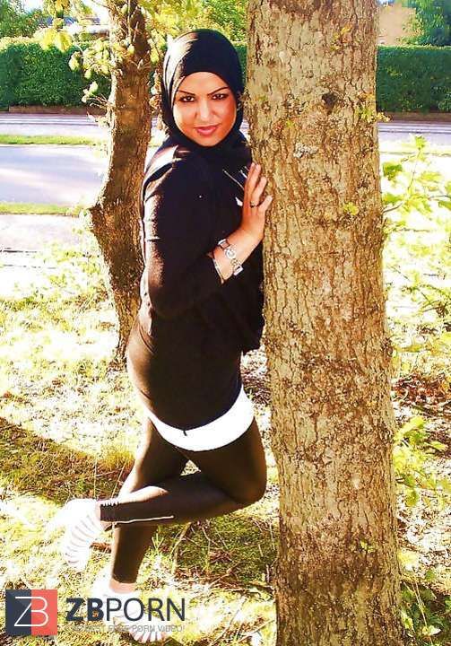 hot hijab thigh