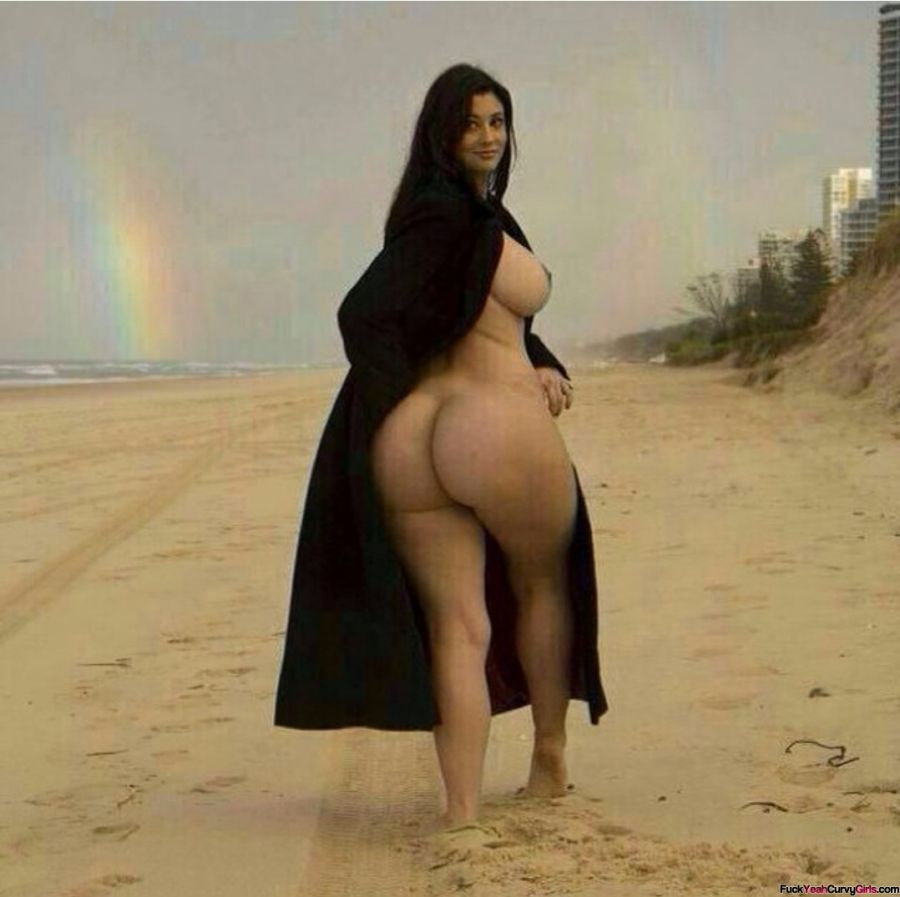 sexy big booty arab girl